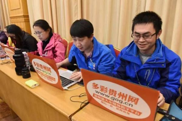 多彩贵州网内容中心主任季寅妮：全国两会于地方网站而言，无疑是更高水平的展示与练兵，地方特色、全国视野，如何突围？&ldquo;多娃彩妞跑两会&rdquo;，图文视频、VR全景、创意H5、漫画图解、专题集纳&hellip;&hellip;精心烹制融媒体时代的网络新闻大餐。6